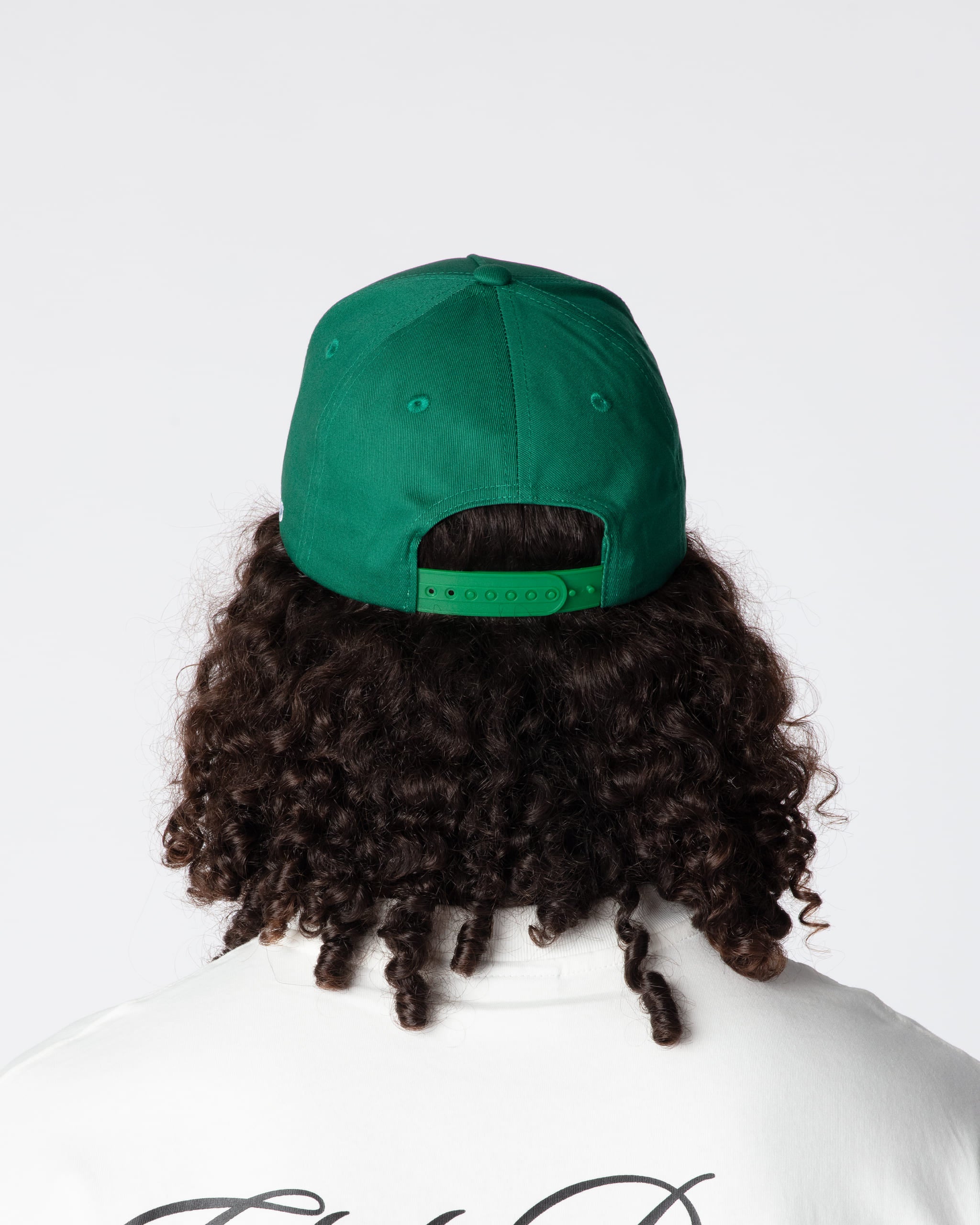 Racing Team Trucker Cap seen from the back, made from 100% cotton with adjustable snapback size